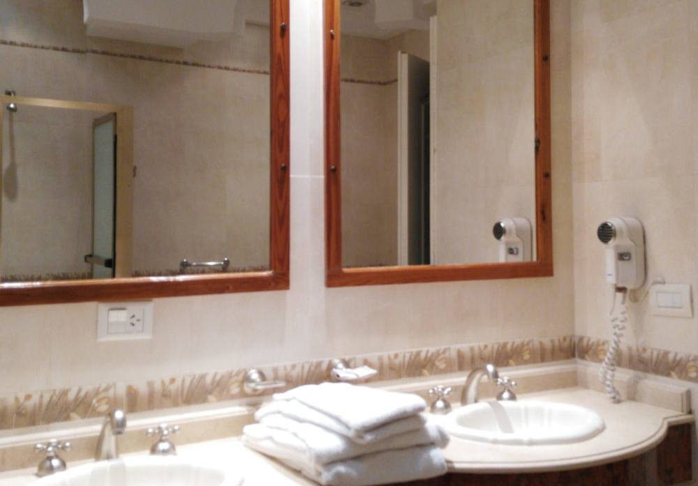 Suite con Jacuzzi - Imagen 4